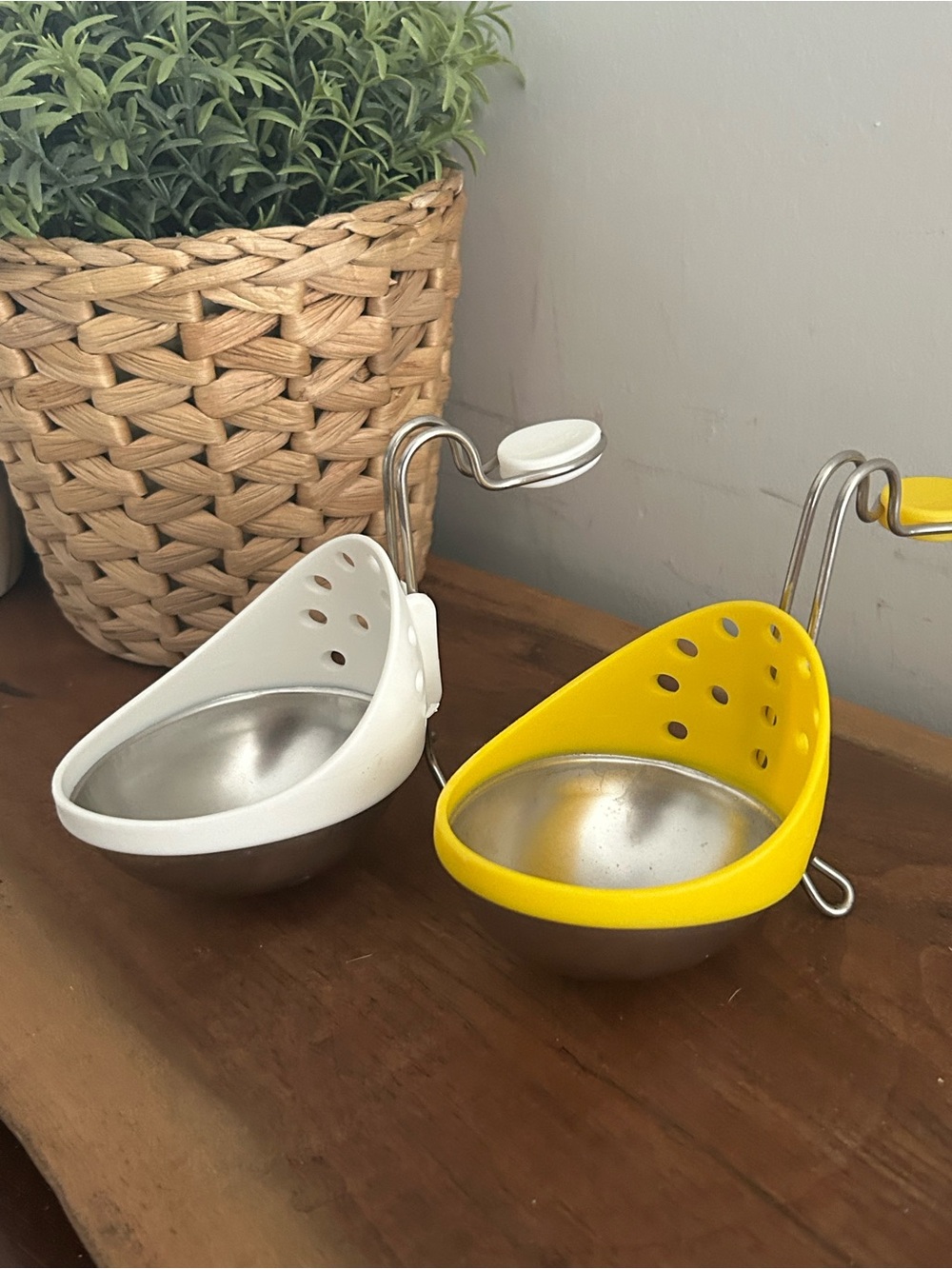 Set of 2 Silicone & Stainless Steel Egg poachers hanging  - Yellow & White
